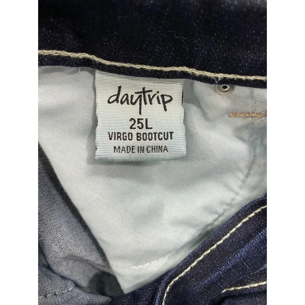 Daytrip Virgo Bootcut Dark Wash Women's Jeans Size 25L (26x33) Stretch Stitching